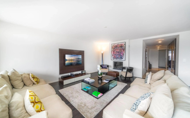 Luxury Apartment Lake View & Center of Montreux by GuestLee
