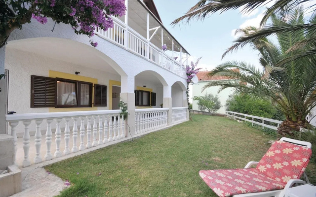 Stunning Home in Marina With Wifi and 2 Bedrooms
