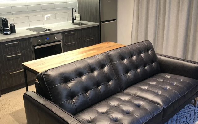 Timber Door Luxury Accommodation Geelong