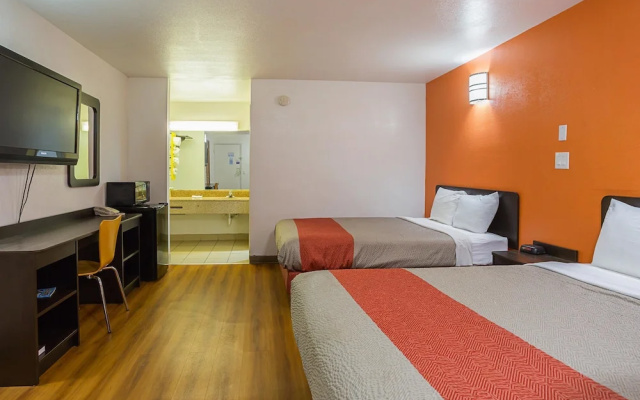 Motel 6 Brinkley