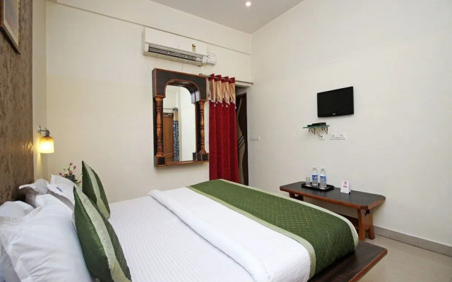 OYO 9388 Yash Hotel