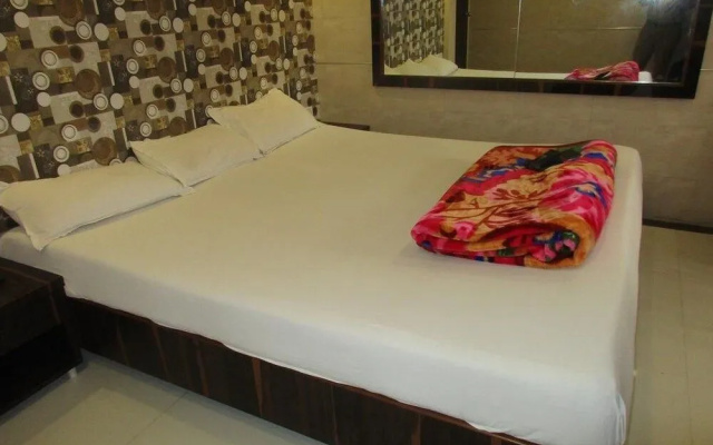 Hotel Saroja Palace