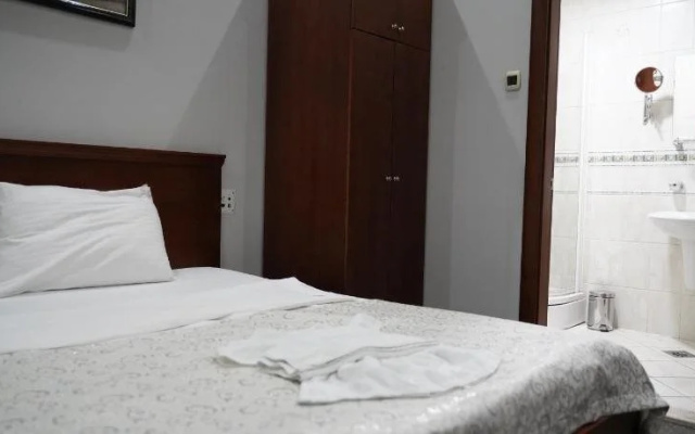 Hotel Tadz ND