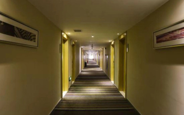 Vatica HuNan YueYang Yueyanglou District Dongmaoling Walking Street North Fu Road Hotel
