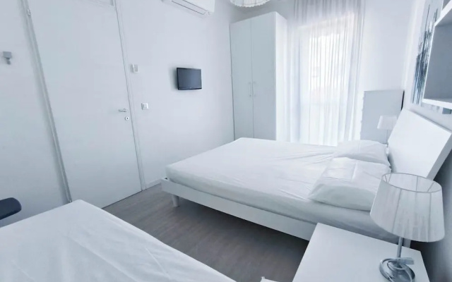 Apartment With Balcony and Pool Access