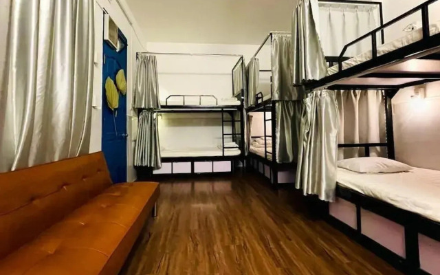 Dom Hostel and Bar