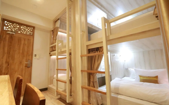 Mariya Lady Hostel At Suvarnabhumi Airport - Female Only