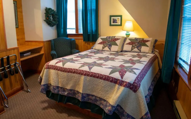 Crandell Mountain Lodge