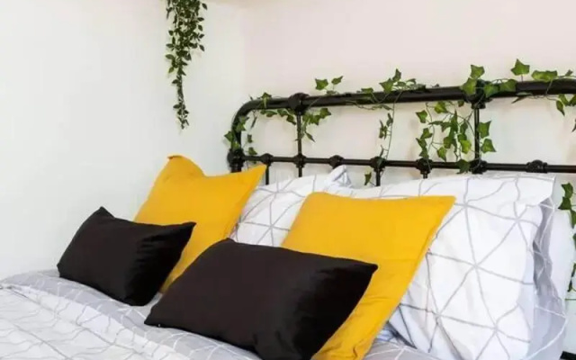Luxurious 4-bedroom Home on Trendy Ormeau, Belfast