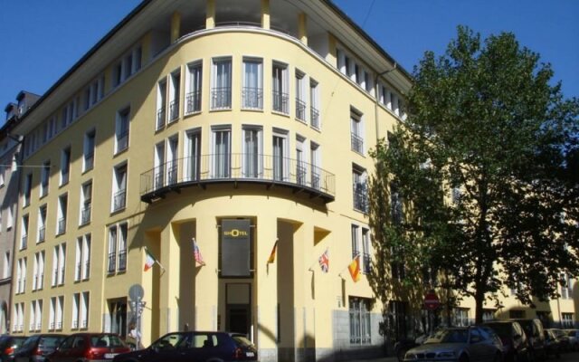Отель Ghotel And Living Munchen-Zentrum Германия, Мюнхен - 1 отзыв об отеле, цены и фото номеров - забронировать отель Ghotel And Living Munchen-Zentrum онлайн вид на фасад