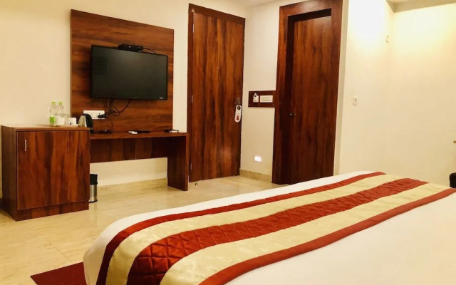 Red Crown Hotel