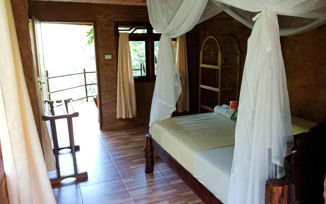 On The Rocks Bungalows, Restaurant and Jungle Trekking Tours - From May to September only stay here
