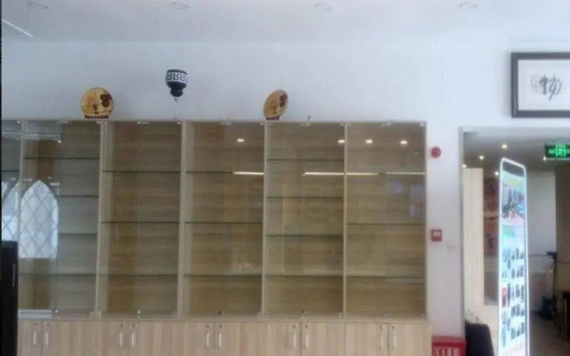 Home Inn Yiju Hotel (Qingdao May 4th Square Mixc City Zhiquan Road Metro Station Branch)