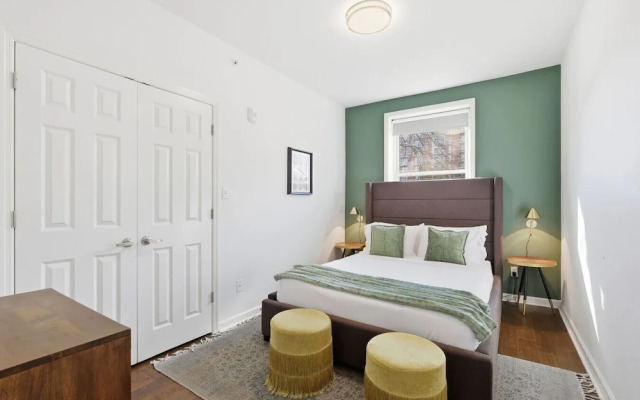 Central 3BR Apt Minutes to Downtown Parking