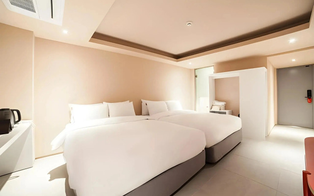 Bobo Hotel Hongdae