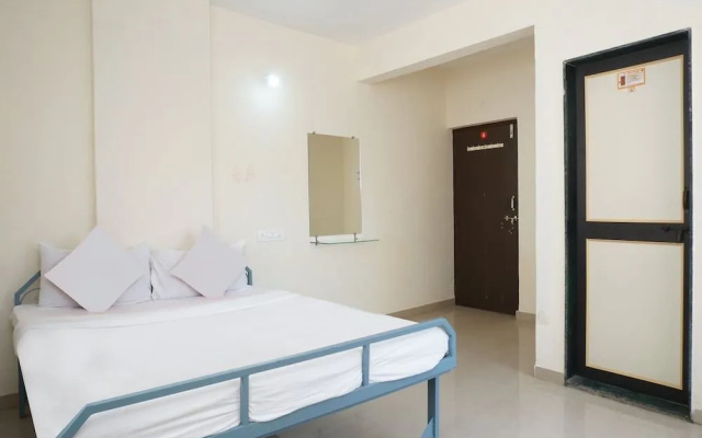 SPOT ON 37095 Sai Sidhi Lodge