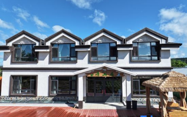 Qingshanju Snowman Wooden House