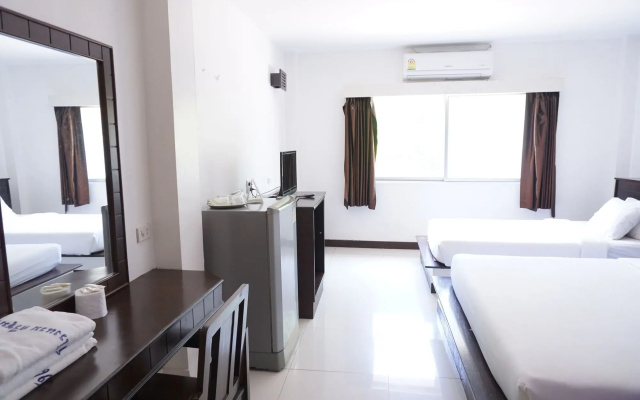 Sri Chumphon Hotel
