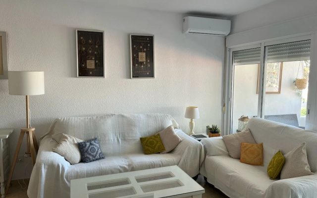 Lovely 2 Bedroom Apartment Near the Beach