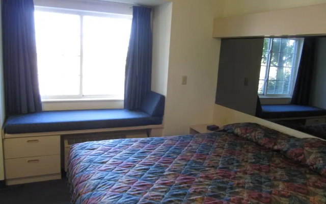 Days Inn & Suites Maryville