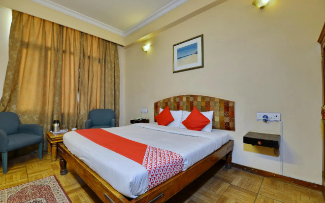 OYO 9900 Hotel Pioneer Plaza