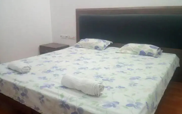 Goroomgo Esan House Varanasi