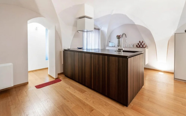 Santo Stefano Elegant Apartment by Wonderful Italy