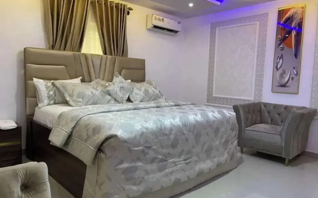 White Chase Hotel and Suites