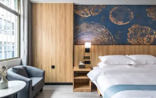 Qishu Business Hotel (Haikou No. 4 High School Division)