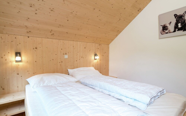 Welcoming Chalet With hot tub