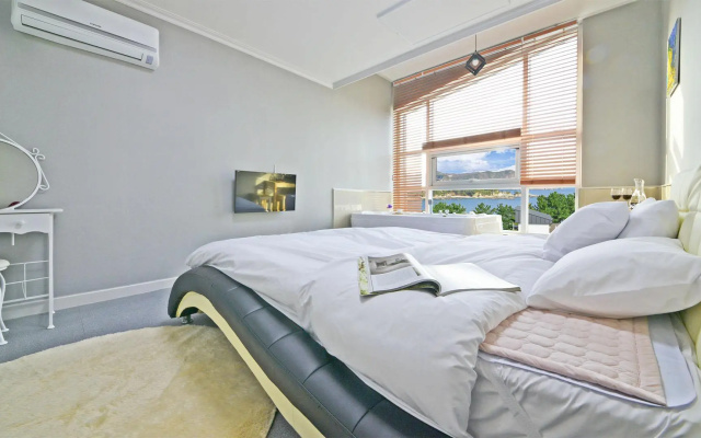 Janghohang J Story Spa Pension