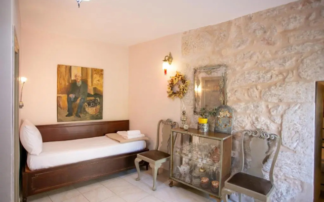 Charouda Country House