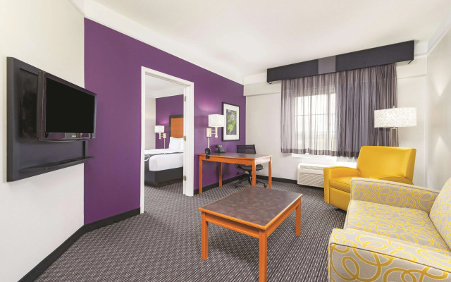 La Quinta Inn & Suites by Wyndham St. Louis Westport