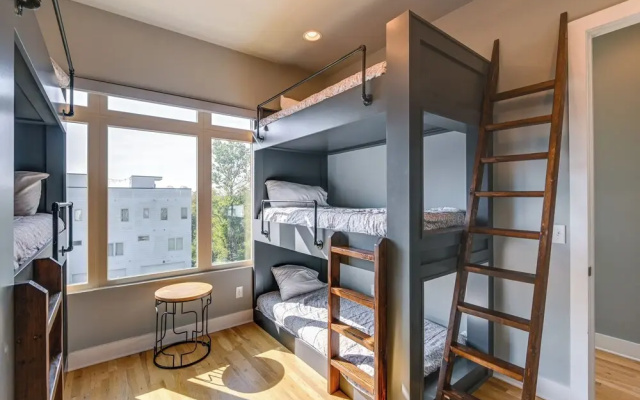 Nashville Townhome w/ Rooftop Balcony & Game Room!