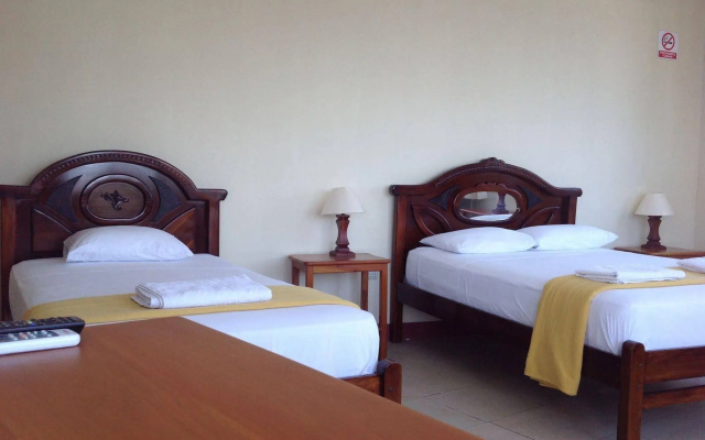 Gloria - Galápagos Inn