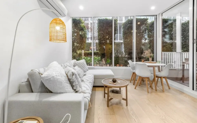 Brighton 1-bed Apartment With Balcony & Parking