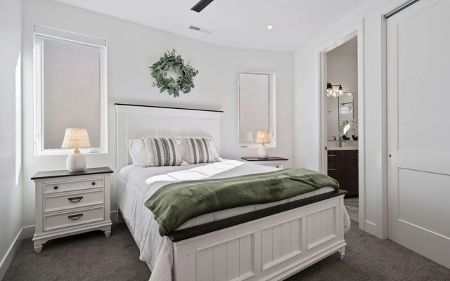 Hello Sunshine 6 Bedroom Home