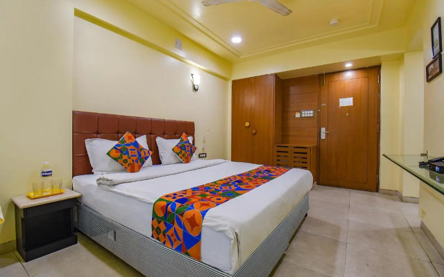 OYO 9721 Hotel SR Rooms