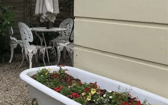 2 Bed House - Sleeps 6 - Garden, Pets, Parking
