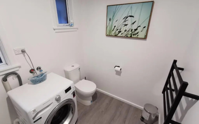 Hello Seaview! 4 BRs House in Central Location!
