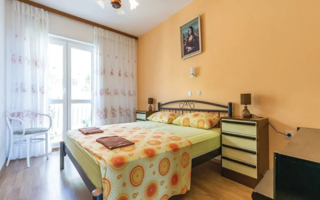 Comfortable 3 Bedroom Apartment in Makarska
