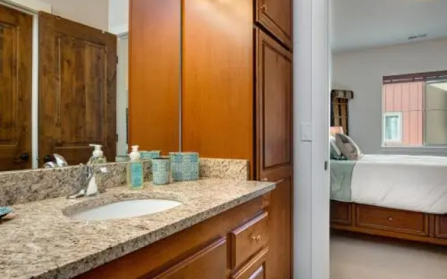 Condo in Newpark