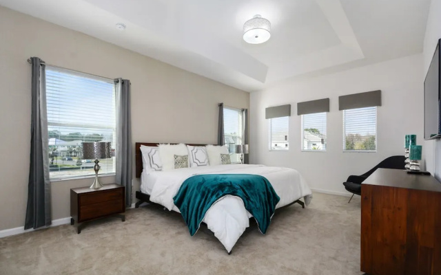 Stunning Vacation Home So3890