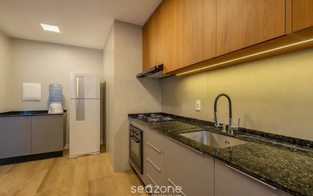 3BR Apt w/ Balcony 240m From Sea Meia Praia Eio203