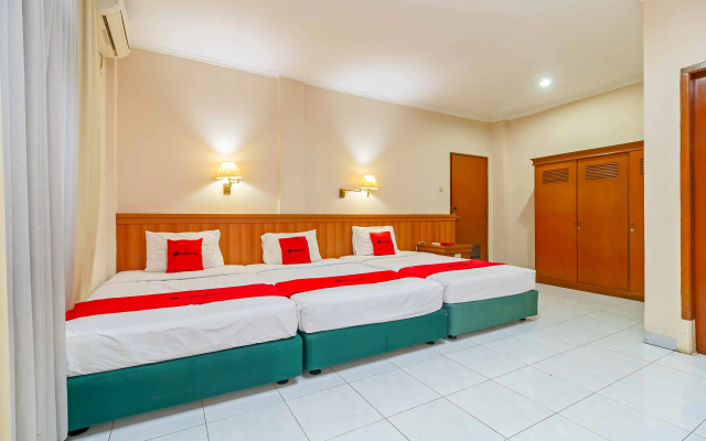 RedDoorz Plus near Kemang Raya