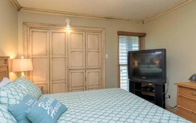 103 Las Brisas Poolside Condo 3 Bedroom Condo by RedAwning