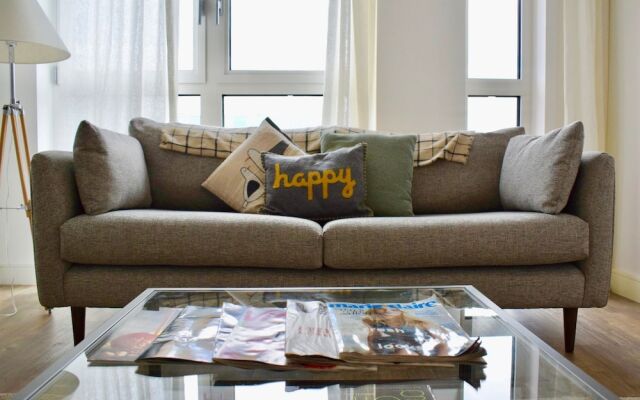 Апартаменты Modern 1 Bedroom Apartment in Greenwich комната для гостей