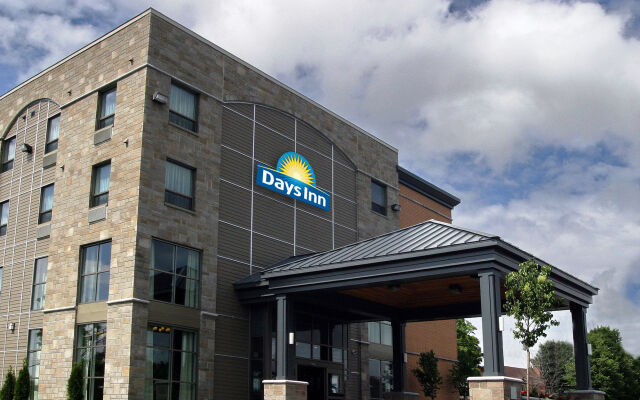 Отель Days Inn by Wyndham Levis Канада, Сен-Николя - отзывы, цены и фото номеров - забронировать отель Days Inn by Wyndham Levis онлайн вид на фасад