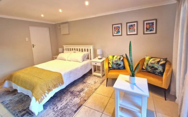 Ivy Place Studio Apartment