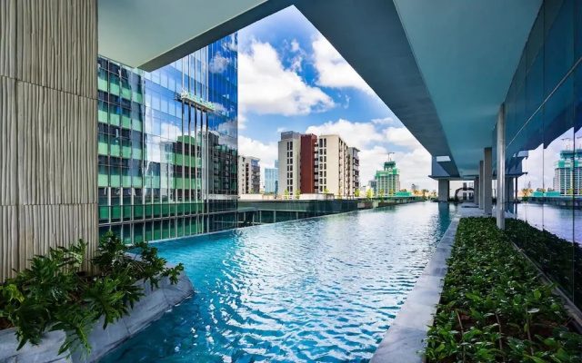 The Crest Residence Luxury by Metropole
